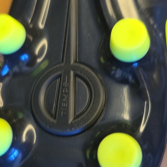 NIKE SPOT SHOES - Picture 4 of 9